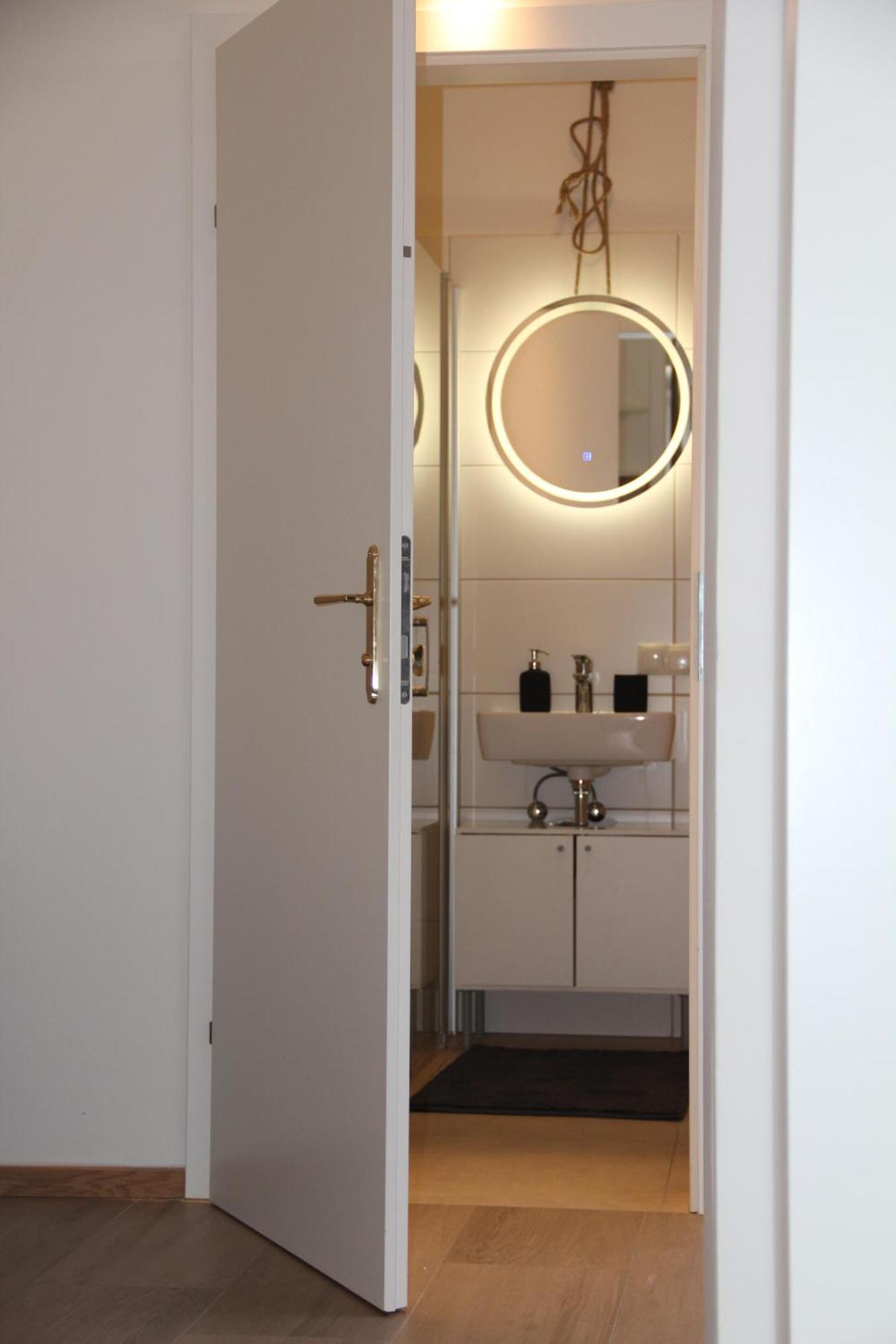 Old Town Vibe & Wave Apartment *